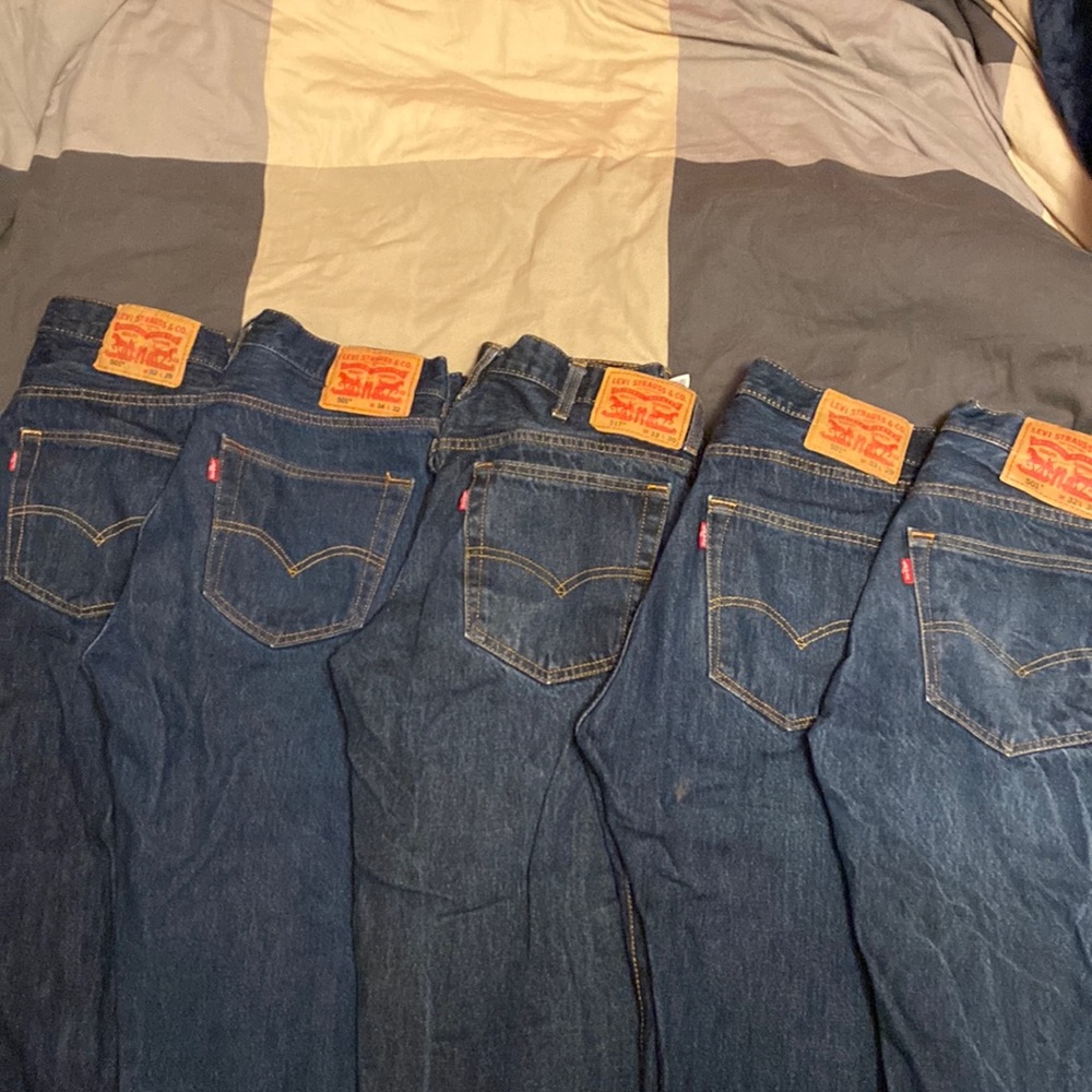 5 Levi’s Jeans from 32-34 wide and 29-32 long